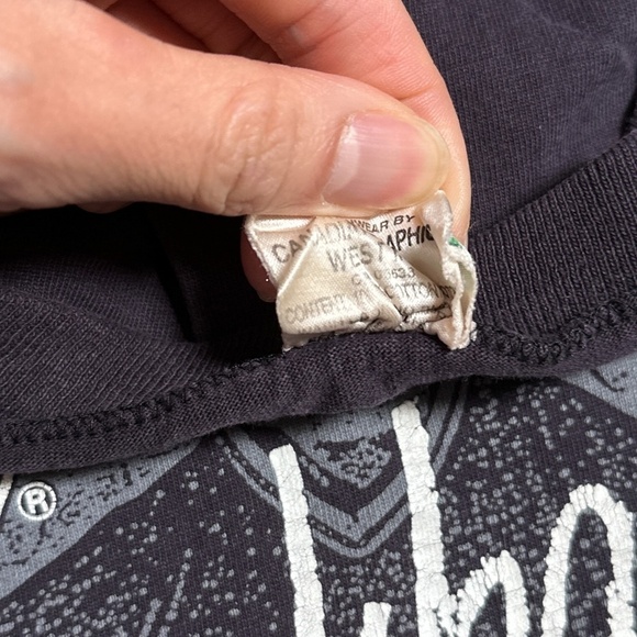 Vintage Black and Red Graphic Tee - Picture 9 of 10